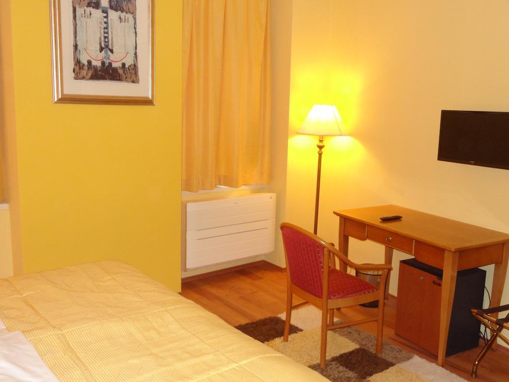 Residence Parliament Budapest Room photo